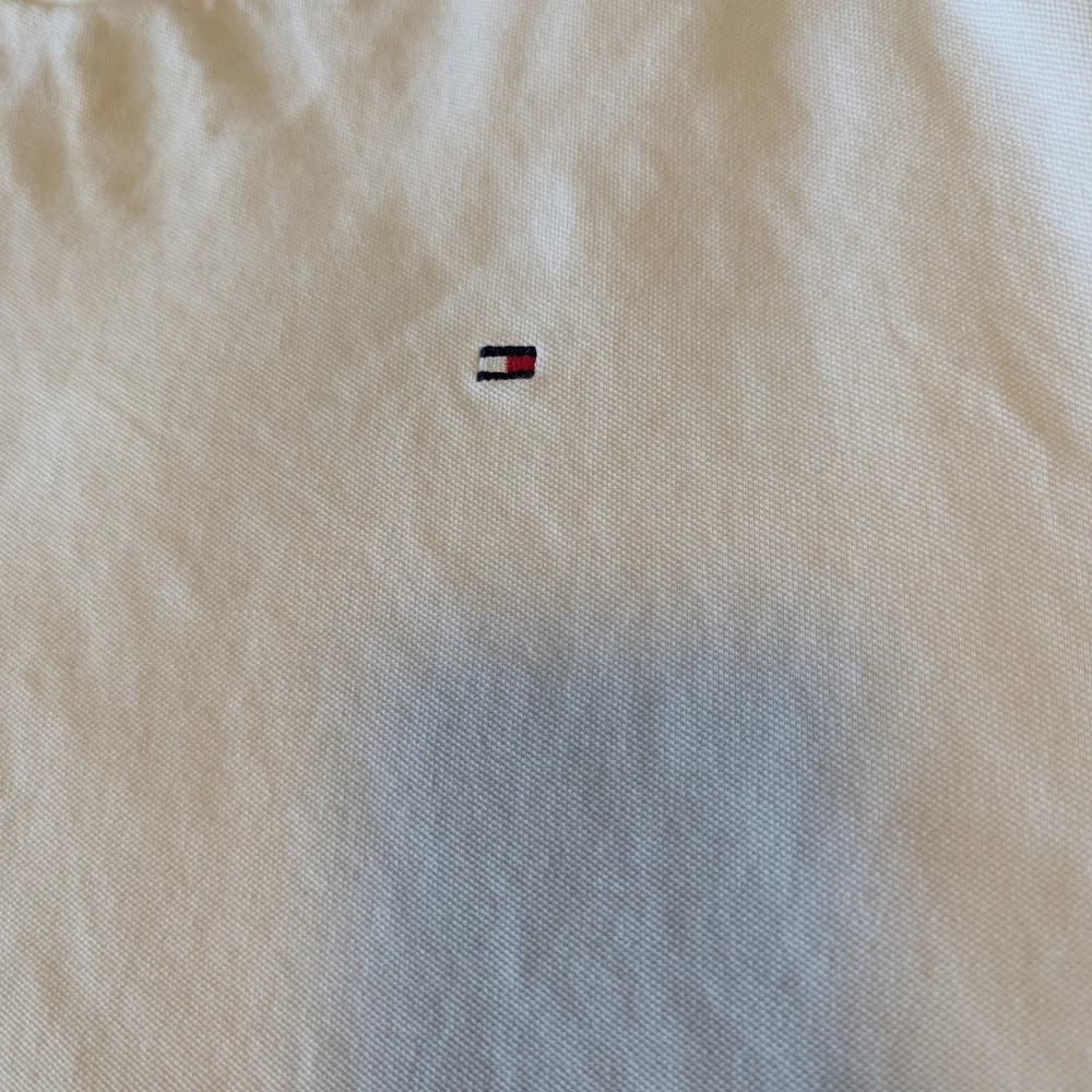 Tommy Hilfiger White Short Sleeve Tee - Picture 6 of 7